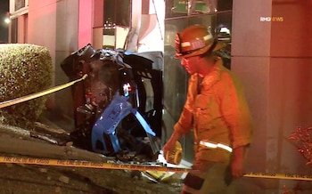 El accidente de un Corvette en la autopista 60 de Los Ángeles viraliza el debate sobre seguridad vial tras impactar contra una concesionaria Maserati (RMG News)