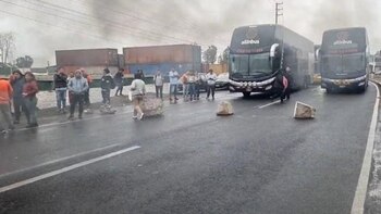 Los protestantes bloquearon la carretera
