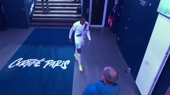Alarma en Francia y en el PSG de cara al Mundial y a la final de la Champions: Dembélé se lesionó y se fue directo al vestuario
