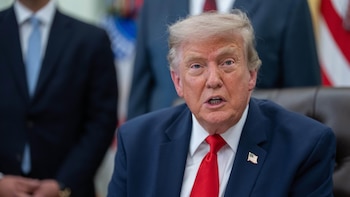 Trump sugiere que Ormuz podría abrirse "mañana mismo" e insiste en dar una "última oportunidad" a Irán
