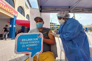 COVID-19: Perú inmuniza al 73%