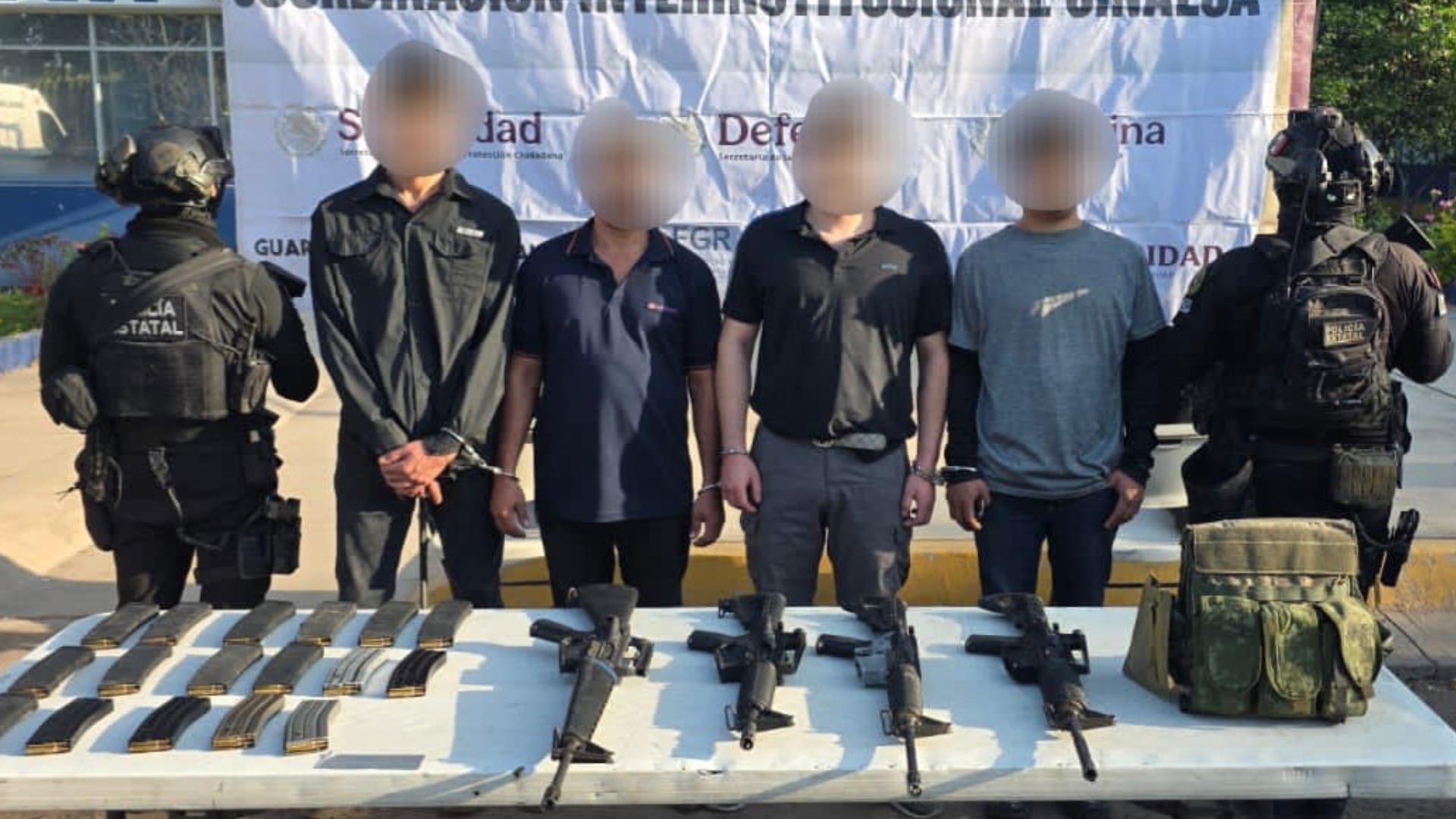 Además les fueron asegurados dos vehículos. Crédito: SSP Sinaloa