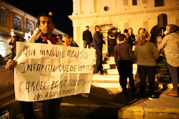 Foto de archivo: una multitud