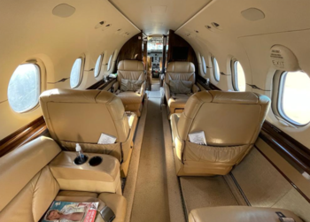 El interior del avión, con