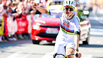 Tadej Pogacar ganó la Lieja - Bastoña - Lieja y se la dedicó al ciclista colombiano Cristian Muñoz luego de su fallecimiento