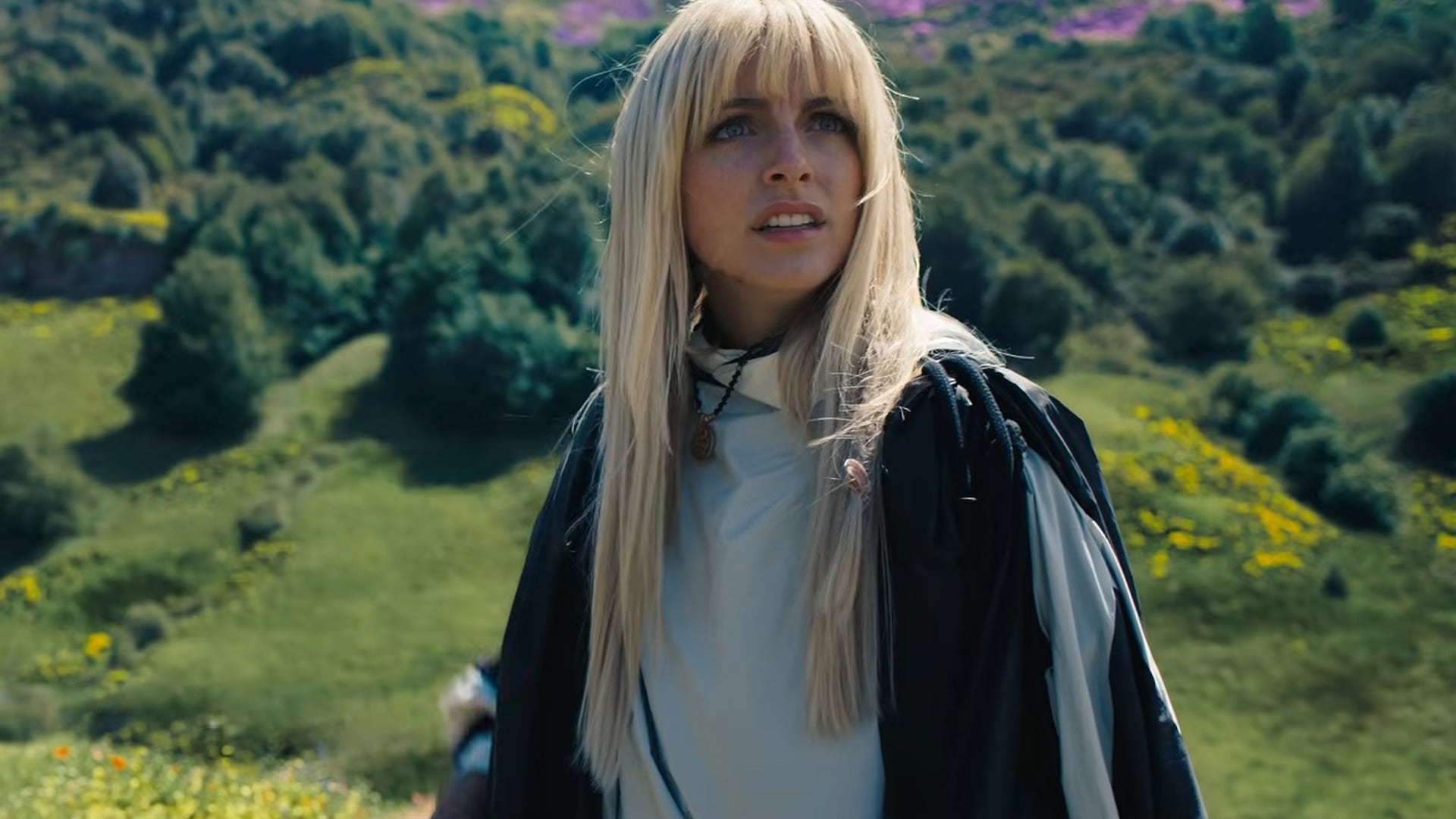 Mckenna Grace interpreta a Maysilee Donner, una de las tributos que acompaña a Haymitch en los Juegos. (Captura de tráiler oficial)