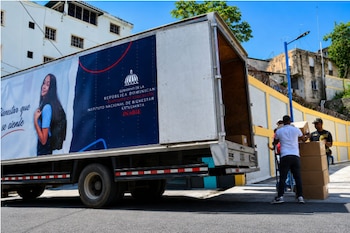 La distribución de utilería escolar se canaliza a través de 122 distritos educativos y cada escuela define la entrega a estudiantes y familias. (Cortesía: Gobierno de República Dominicana)