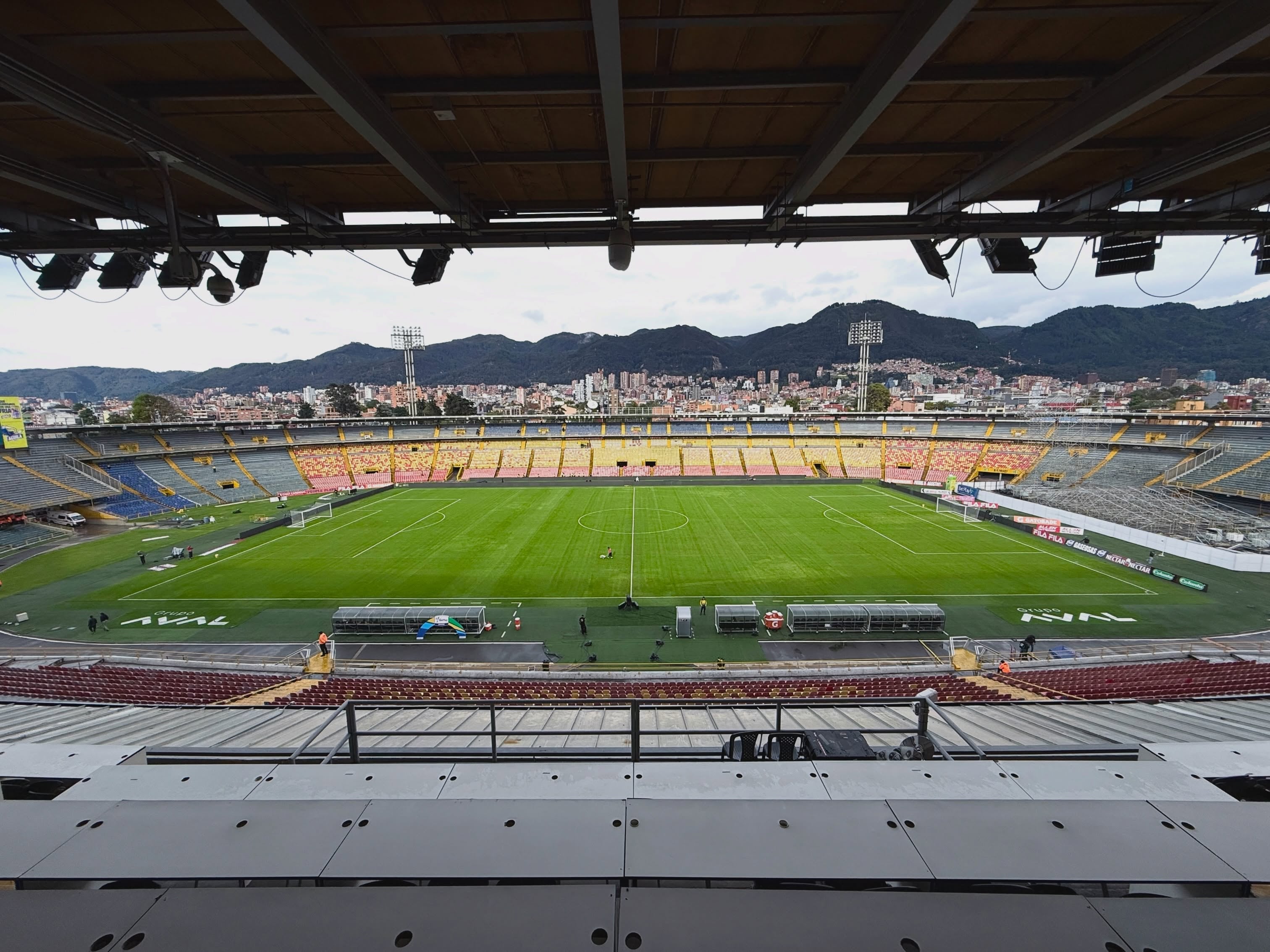 Esta es la imagen de la grama del estadio El Campín, luego del concierto de Silvestre Dangond, para el duelo Santa Fe vs. Junior - crédito Sencia