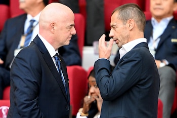 El presidente de la FIFA, Gianni Infantino junto al presidente de la UEFA, Aleksander Ceferin