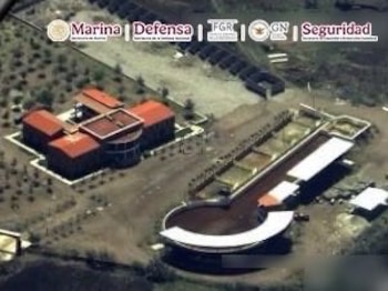 Vista aérea de las autoridades sobre el sitio donde cayó El Jardinero. (Captura de pantalla)