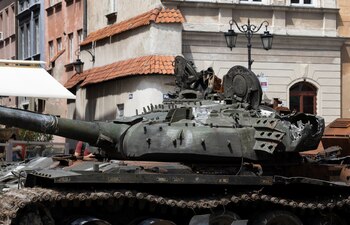 Un tanque ruso T-72B destruido