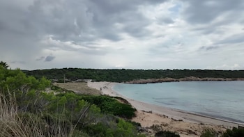 Vista a una cala en Menorca, desde la casa de Laura Escanes