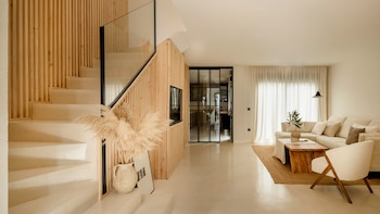 Aquí en la pared se