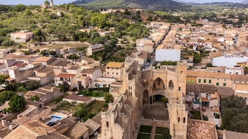 La catedral sin techo de Mallorca: una obra modernista del ayudante de Gaudí que es clave para la cultura de la isla