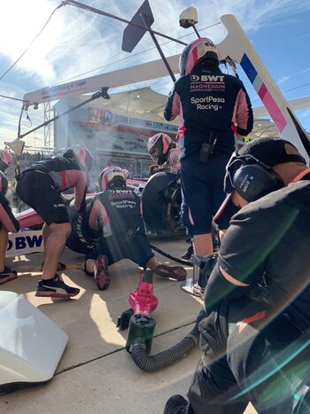 Los mecánicos de Racing Point