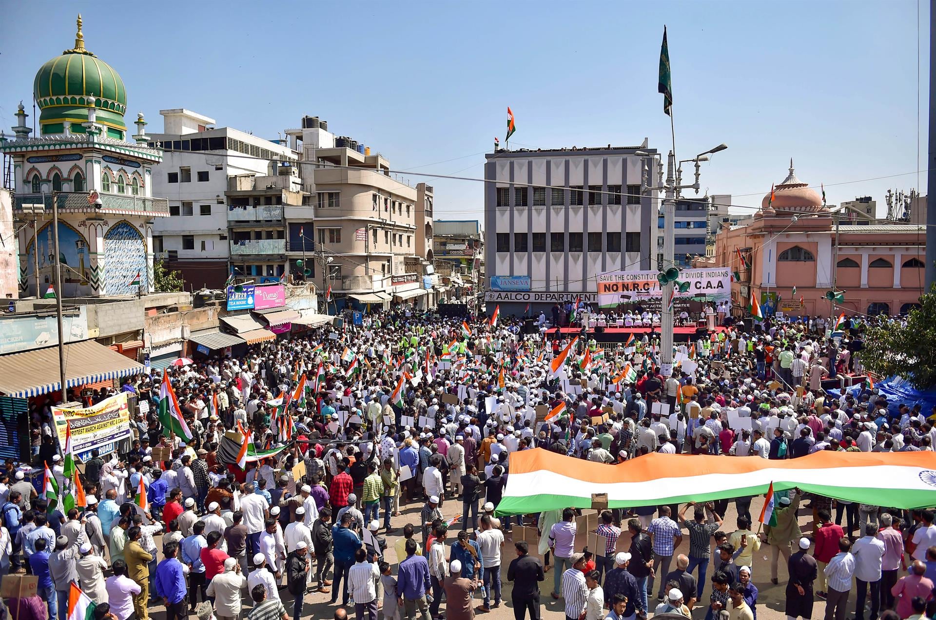 Liberados dos líderes del Partido de las Cucarachas tras siete días detenidos por las protestas en India