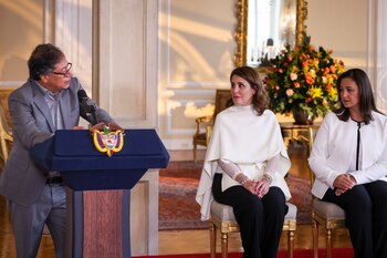 En medio del nombramiento de