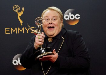 El actor Louie Anderson posa
