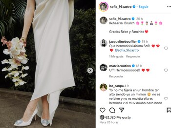La actriz mexicana compartió una sesión fotográfica en donde luce las zapatillas. (Crédito: Captura de pantalla, IG: @sofia_96castro)