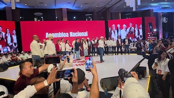 El partido Firmes se formalizó en Guatemala tras la transformación de Revolución, con el regreso del expresidente Alfonso Portillo regresó a la política