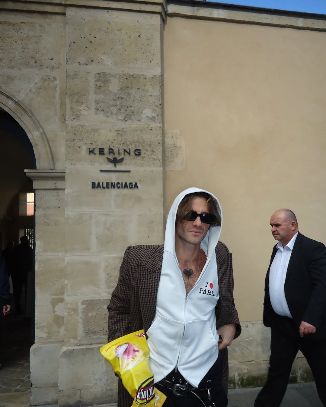 El modelo y empresario habría comenzado una relación con la presentadora de La casa de los famosos Colombia - crédito @roberto__asis/ Instagram