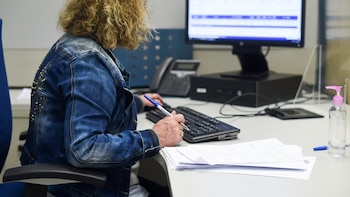 Los contribuyentes podrán pedir cita desde el miércoles para la atención telefónica de la Renta