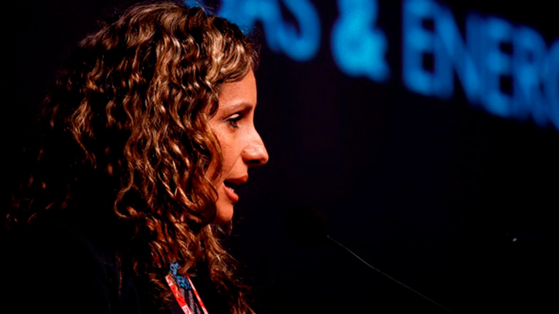 Claudia Cronenbold, presidenta de la estatal YPFB en Bolivia, habla durante un evento del sector energético