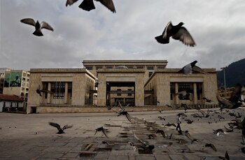 Los contratos celebrados bajo esta