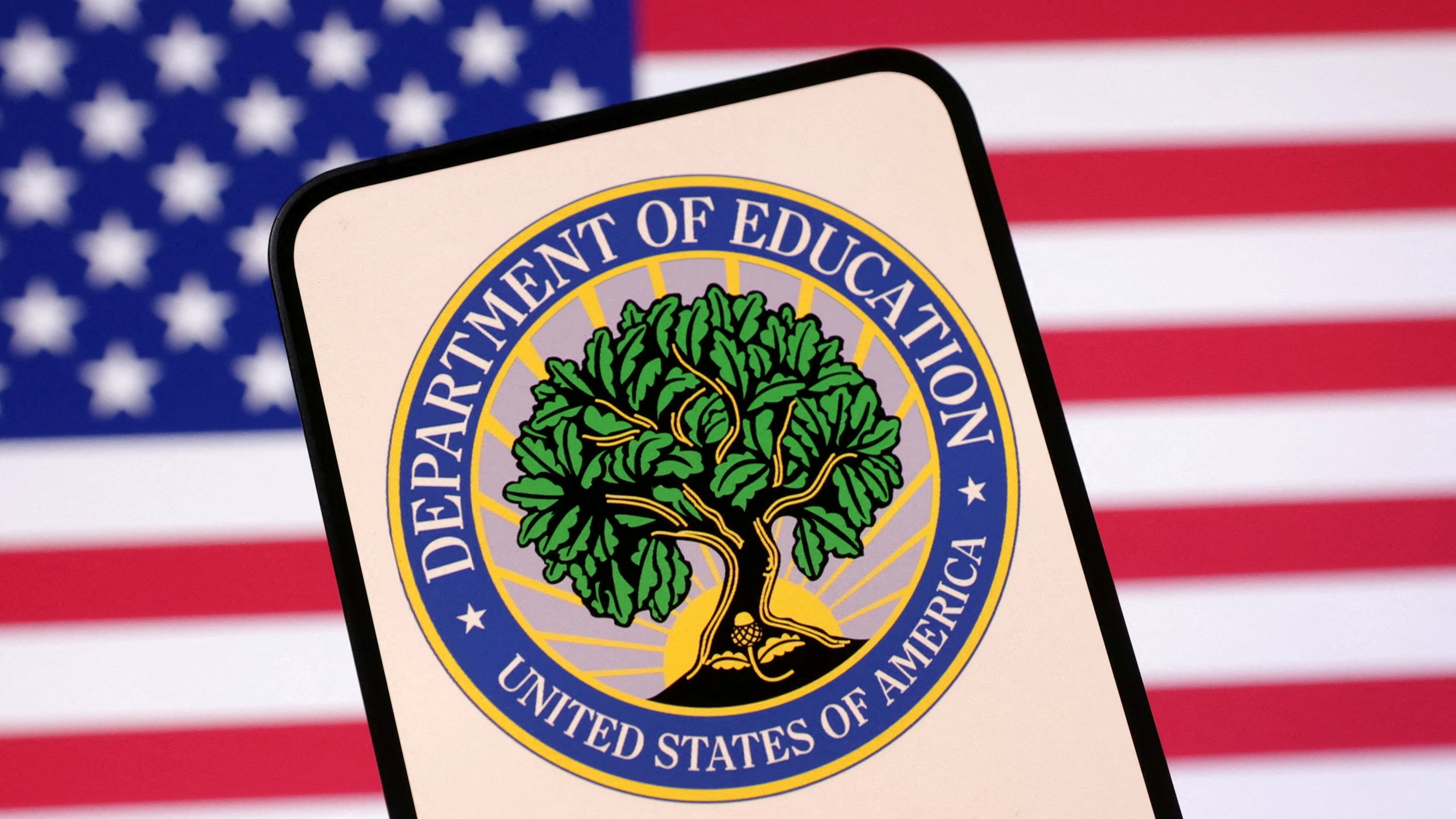 Estados Unidos acusa a dos escuelas por ocultar la transición de género de alumnos a sus familias