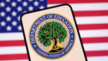 Estados Unidos acusa a dos escuelas por ocultar la transición de género de alumnos a sus familias