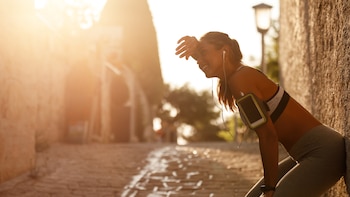 Correr con altas temperaturas: riesgos, recomendaciones y las mejores horas para hacer ejercicio