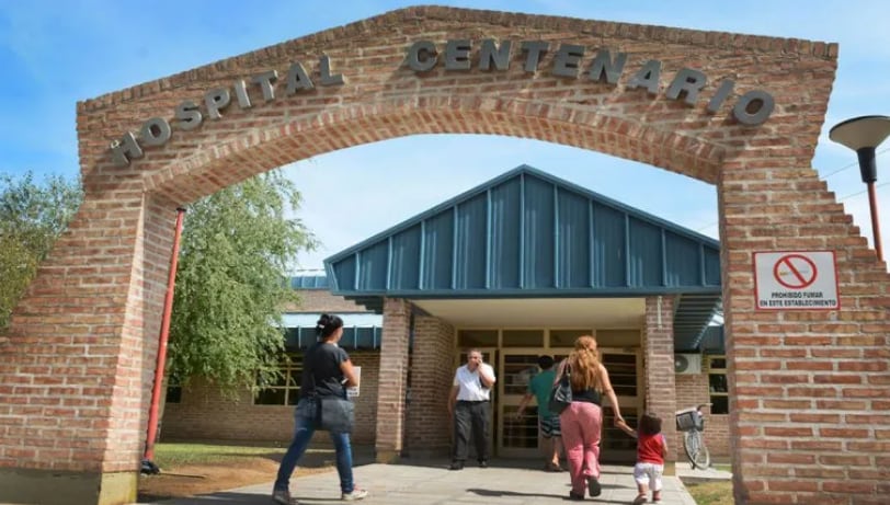 Luego del ataque, la mujer quedó internada fuera de peligro en el Hospital Centenario (LM Neuquén)