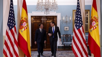 Albares mantiene un primer contacto