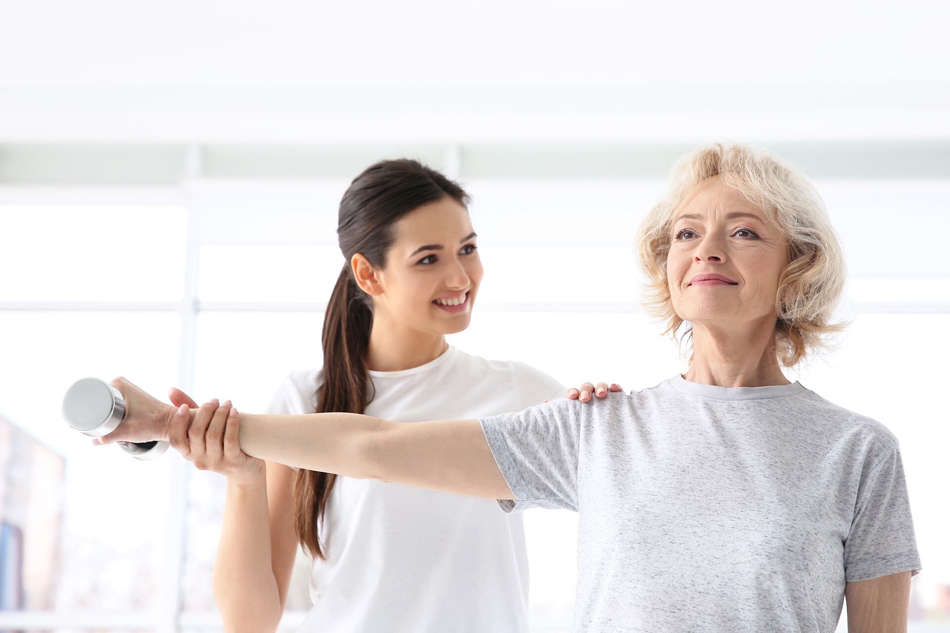 La motivación personalizada y la entrevista motivacional mejoran la adhesión a los programas de fisioterapia en la tercera edad