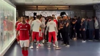 Escándalo en Brasil: Gremio puso un vals para celebrar los 15 años sin títulos de Inter tras eliminarlo de la Copa de Brasil y hubo discusiones en el túnel