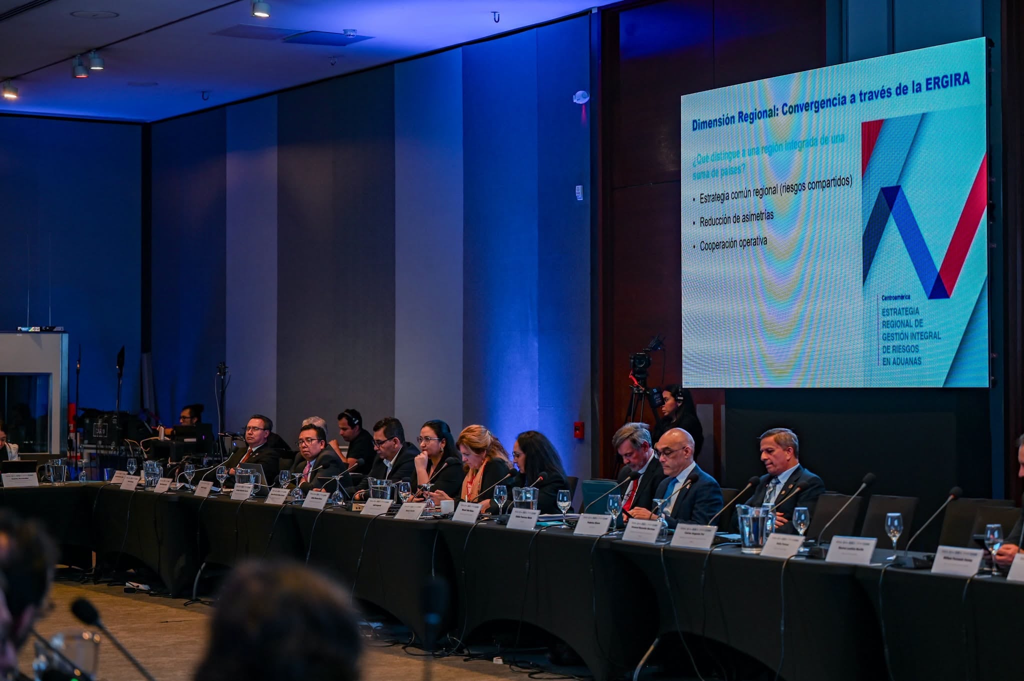 Representantes de aduanas participan en una conferencia sobre la estrategia regional de gestión de riesgos aduaneros para Centroamérica. (Banco de Guatemala)