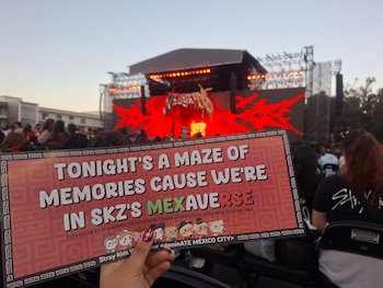 Uno de los banners del concierto de Stray Kids México. (X/@VallejosXMabel)
