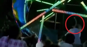 Dos niñas cayeron de una atracción en un parque de diversiones en el Tolima: el accidente quedó grabado en video