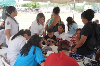 Las Unidades Médicas de Atención Comunitaria recorren distintos municipios de Honduras para ofrecer consultas generales y medicamentos gratuitos.