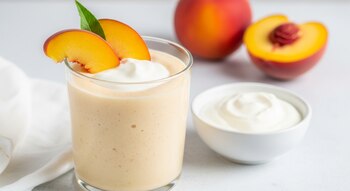 Combinar durazno y yogur en