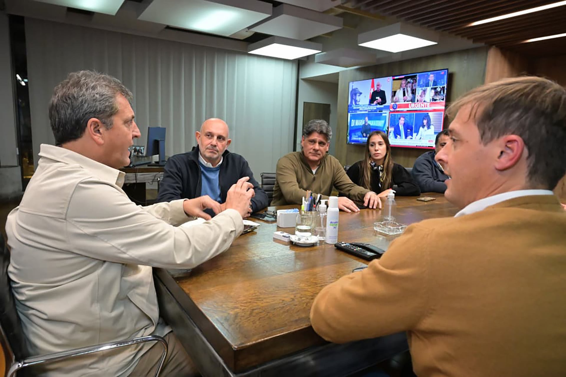 Por las oficinas de Avenida Libertador que posee Massa pasan diversos dirigentes