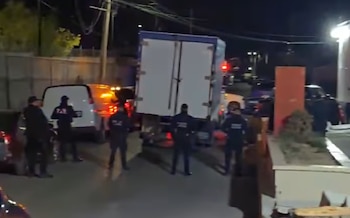 Los uniformados rodearon el camión