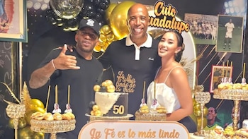 Jefferson Farfán sorprende a ‘Cuto’ Guadalupe con una lujosa camioneta por su cumpleaños número 50: “Es un pedido especial”