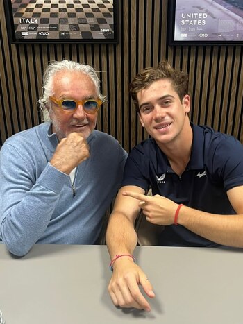 Franco Colapinto junto a Flavio