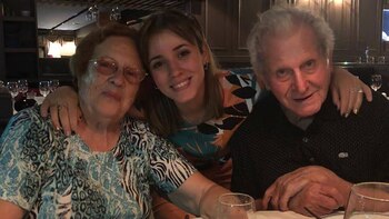 Agustina Wetzel y abuelos