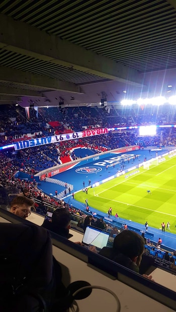 Los Ultras del PSG dieron