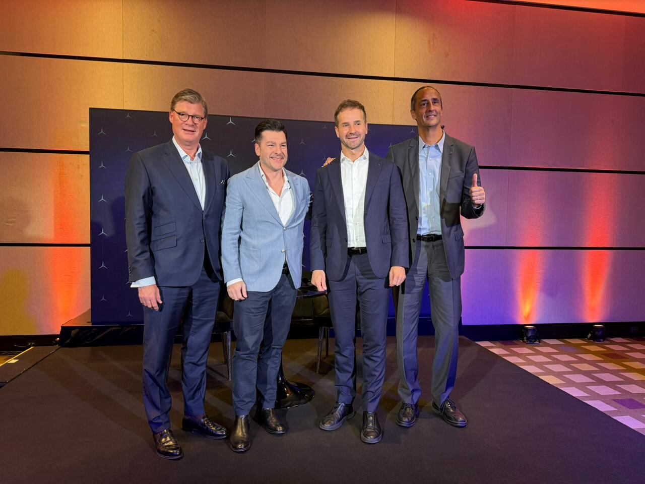 Achim Puchert, CEO de Mercedes-Benz Trucks; Denis Güven, CEO de Mercedes-Benz para América Latina, Medio Oriente y África; Till Oberwörder, CEO de Daimler Buses; y Raúl Barcesat, CEO de Mercedes-Benz Camiones y Buses de Argentina