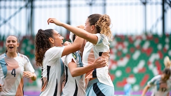 La selección femenina se impone con autoridad a Italia (0-2) y jugará la final del Mundial Sub-20