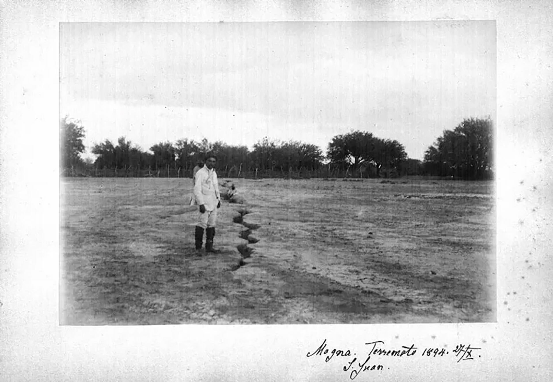 La grieta formada en pleno campo de San Juan
