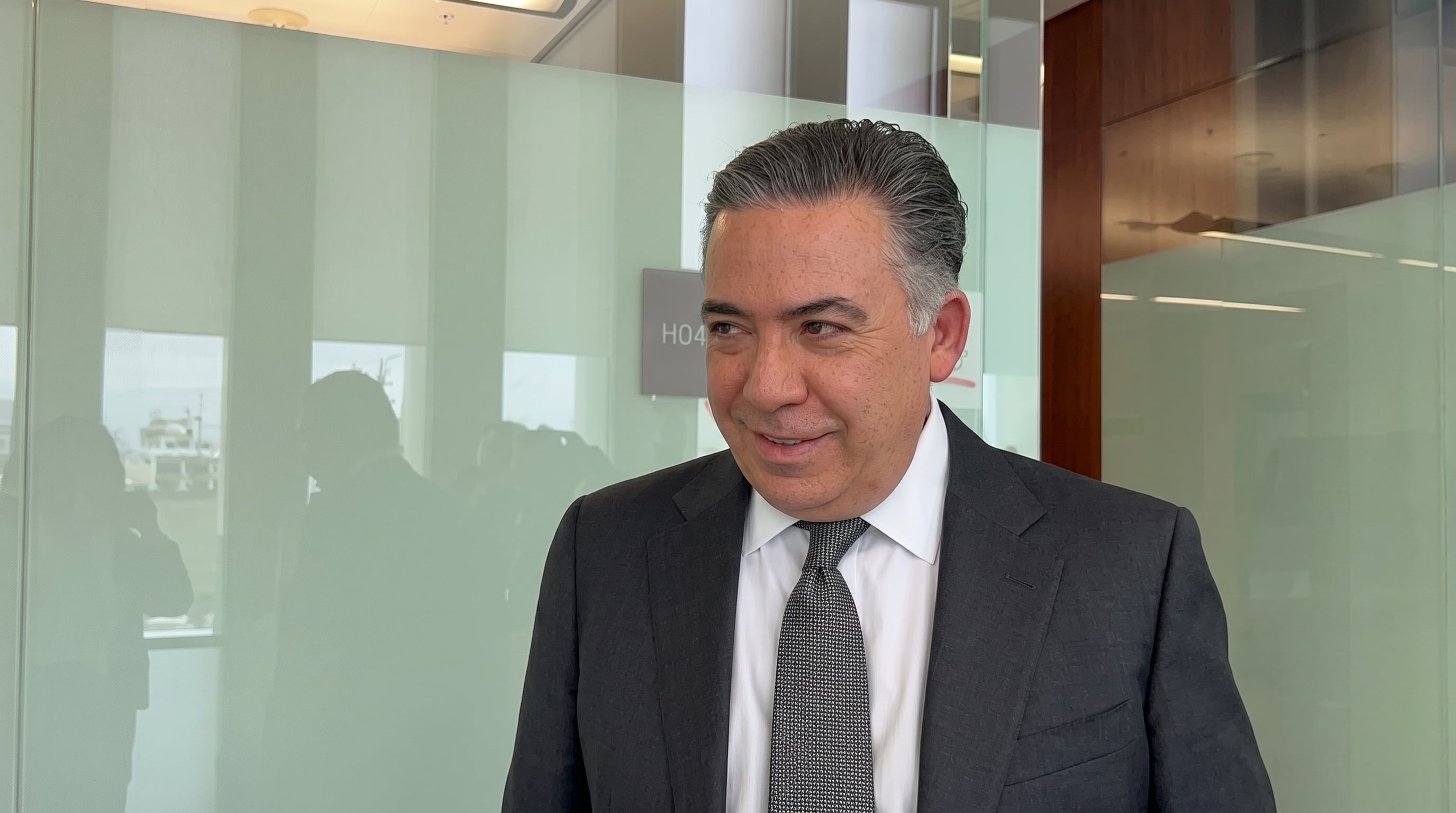 Inzunza vuelve al Senado en medio de acusaciones y asegura ser inocente.